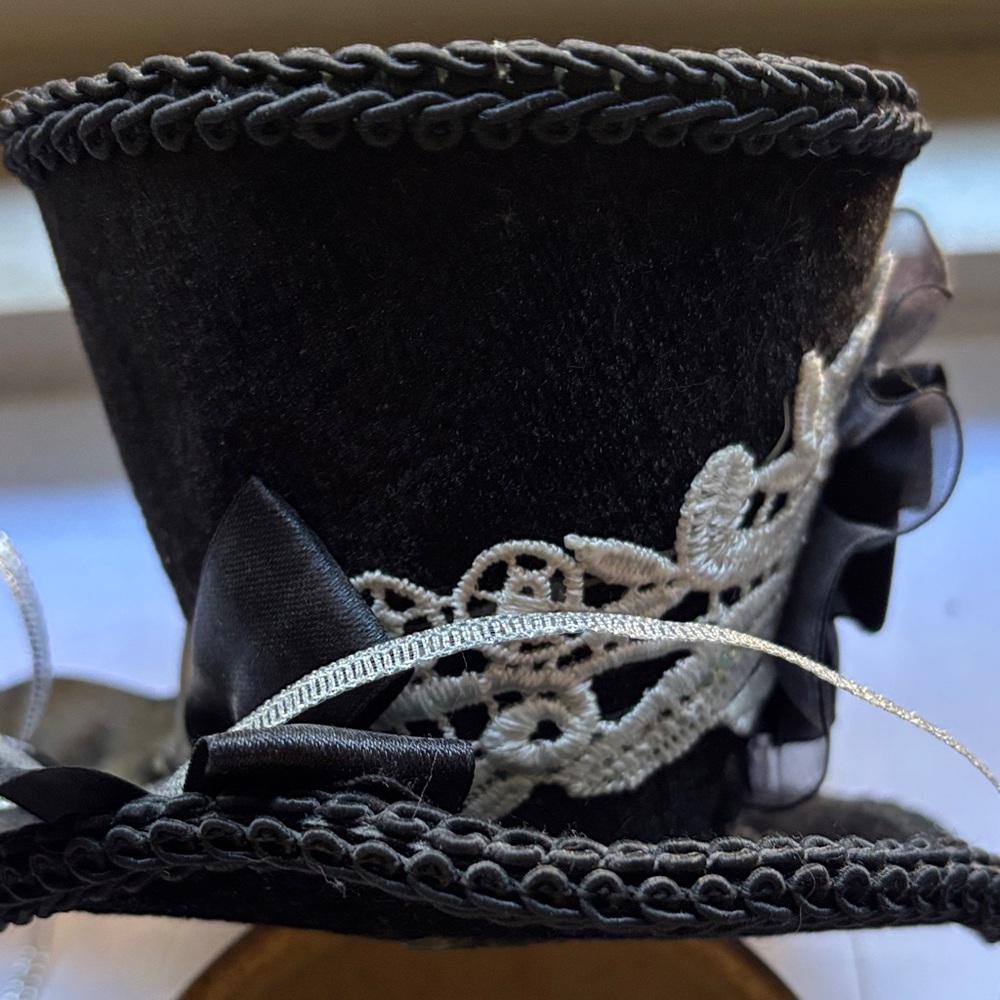 Mini Skeleton Goth Black Cocktail Fascinator Top Hat - Picture 6 of 9